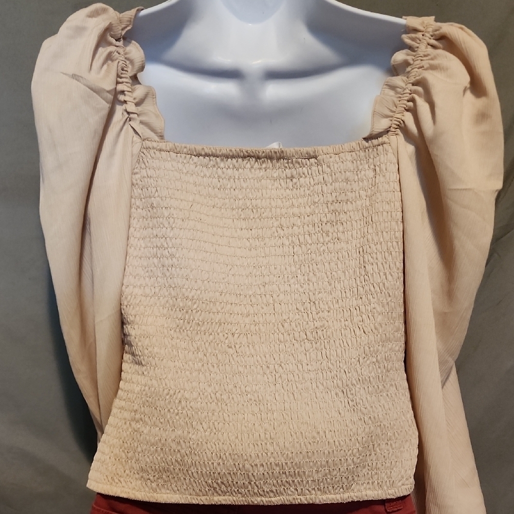 Trendy Astr NWOT Med Modern Top - Picture 5 of 6